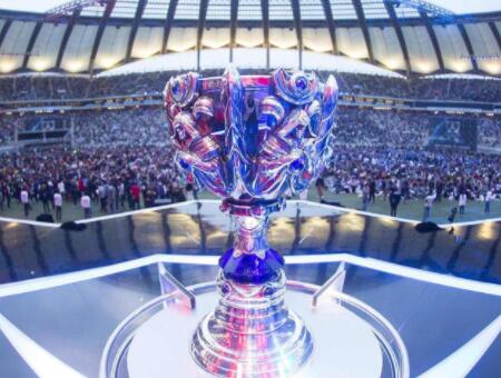 BLG官宣新赛季阵容：Uzi复出加盟