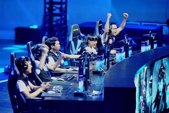 【视频】7月7日LPL夏季赛战果：RNG王者归来，FPX不敌BLG